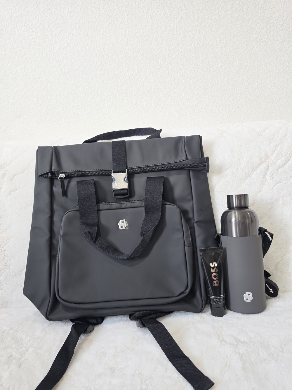 Hugo Boss Men Back Pack and Portable Water Bottle Set.